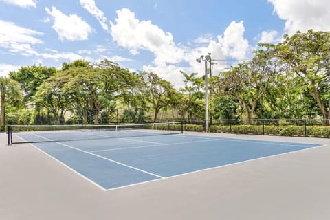Stunning Centrally Located Apartments at New River Cove in South Florida Condominio in Lauderdale Isles