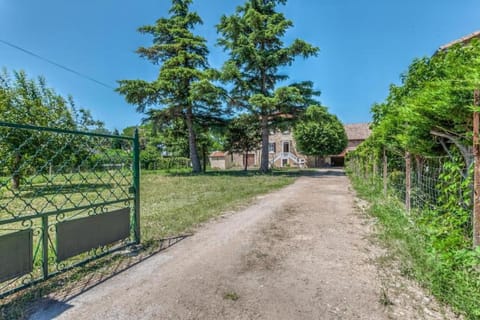 L'Ardeche en Provence avec jardin ombragé House in Pont-Saint-Esprit