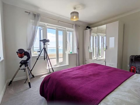 Stunning seafront 5 bed house House in Bognor Regis