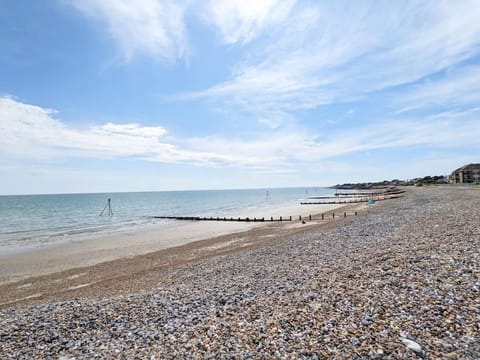 Stunning seafront 5 bed house House in Bognor Regis