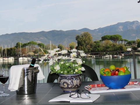 Balcony/Terrace, Mountain view, River view