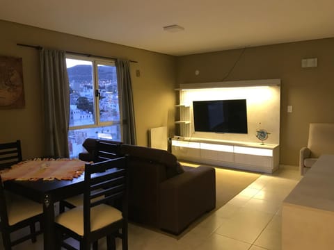 TV and multimedia, Living room, Photo of the whole room, Dining area, Evening entertainment