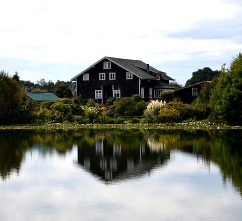 Property building, Day, Winter, Garden, Autumn, On site, Lake view