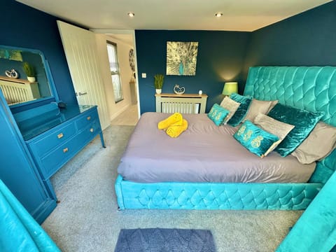 A Hidden Gem With Private Hot Tub and Garden - Netflix - Fast Wifi - Free Parking Apartment in Bournemouth