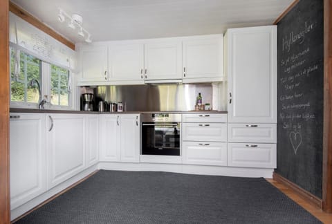 Kitchen or kitchenette, pet friendly