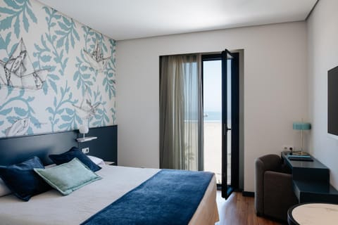 Bed, Bedroom, Sea view