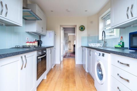 Chic 2-bedroom townhouse in vibrant Abergavenny Casa in Abergavenny