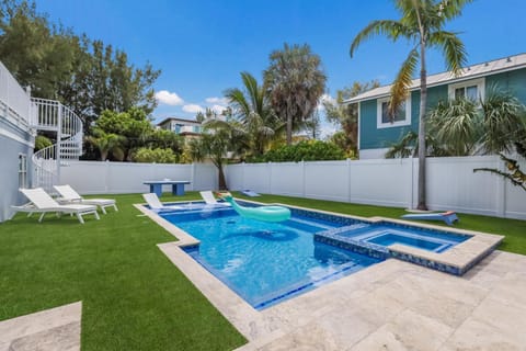 Back To Blue - 850 N Shore Dr House in Anna Maria Island