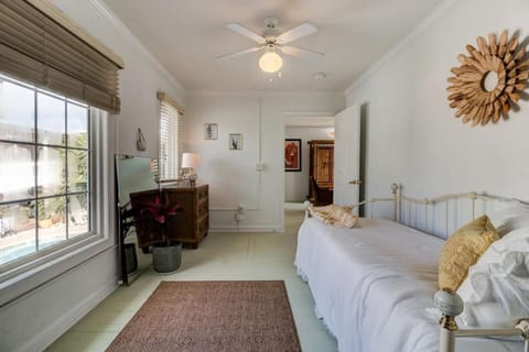 Lovely 2 bedroom condo in the heart of Flagler Haus in Flagler Beach