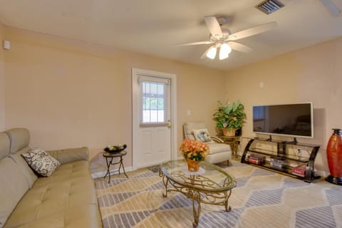 Spacious Bradenton Duplex, 10 Mi to Coquina Beach! House in Bradenton