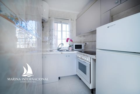 Kitchen or kitchenette, pet friendly, stove