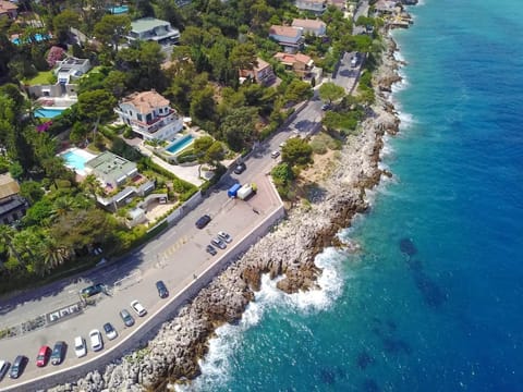 Neighbourhood, Garden, Beach