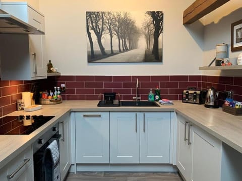 Studio 3B The Carriage House York 6m Village Location Apartment in Selby