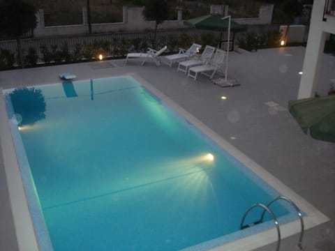 Swimming pool