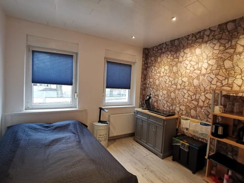 Gemütliches Zimmer mit eigenem Bad und Küche Vacation rental in Euskirchen