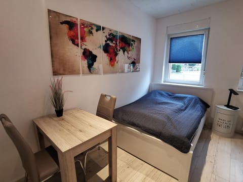 Gemütliches Zimmer mit eigenem Bad und Küche Vacation rental in Euskirchen