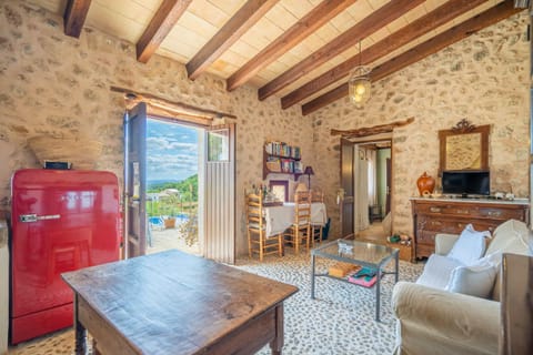 CAN PULIT - finca romántica para 2 con piscina y vistas en Selva Mallorca Casa in Selva