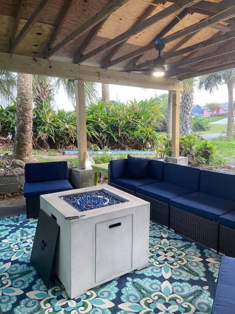 5 bed 4 bath pool table fire pit walk to beach Haus in South Daytona