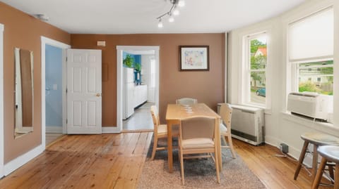 East end. Walk to food, beer and downtown fun. Apartment in Portland