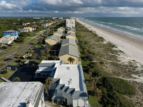 Blue Skies Oceanfront 2 bedroom townhouse Casa in Ponce Inlet