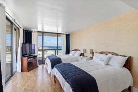 Luxury Massive Oceanfront Condo with Pool Haus in Ormond Beach