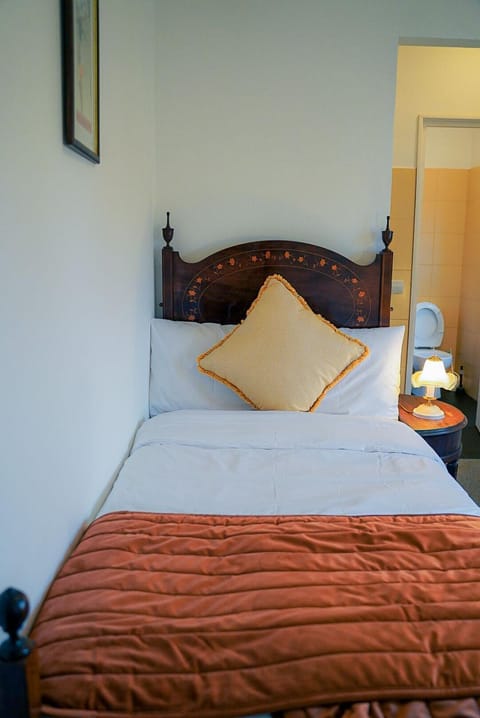 Residencial Airside Palace Bed and Breakfast in Lisbon