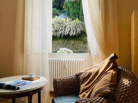 Spring, Seating area, Garden view