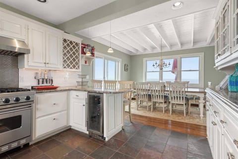 Grand Ocean Front Home W Wrap Around Deck & Views Haus in Scituate