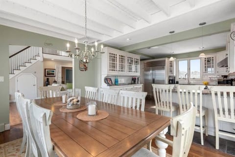 Grand Ocean Front Home W Wrap Around Deck & Views Maison in Scituate