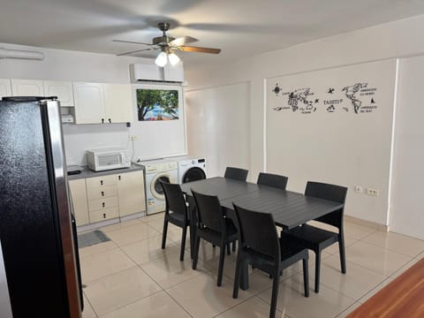 Kitchen or kitchenette, Dining area, air conditioner