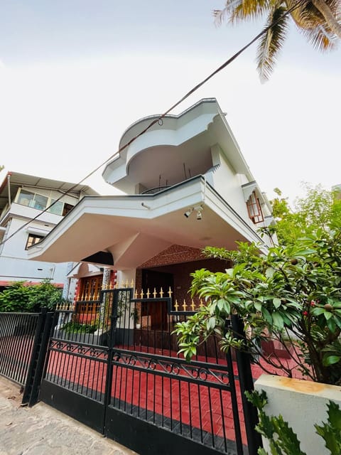 Spacious 3-Bedroom Private Villa in Mangalore - Ideal Getaway for Family and Friends Villa in Mangaluru