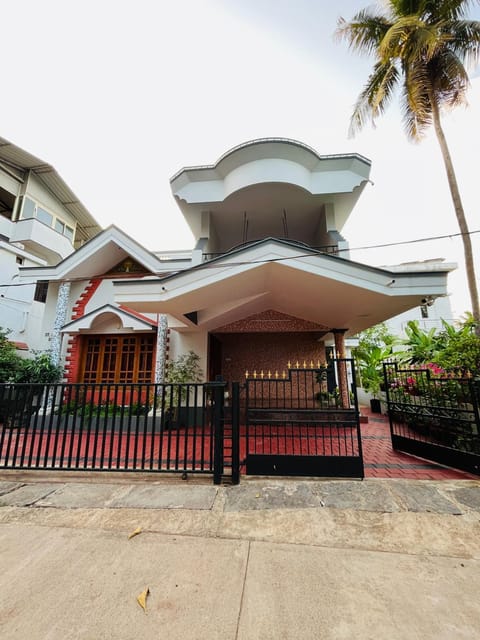 Spacious 3-Bedroom Private Villa in Mangalore - Ideal Getaway for Family and Friends Villa in Mangaluru