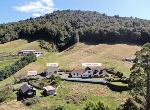 Skyline Mountain View Cottage House in Rotorua