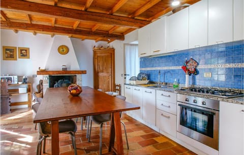 Stunning Home In Trebbiantico Di Pesaro With Kitchen House in Pesaro