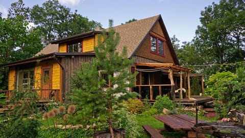 Property building, Day, Garden, Garden view