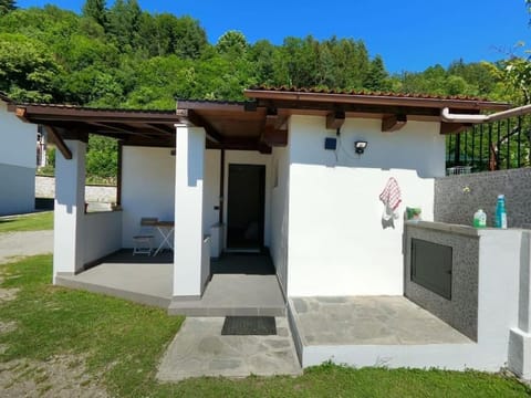 Property building, Day, Garden, Garden view