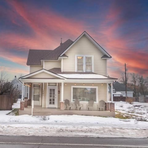 A Very Unique Quirky and Comfortable Home House in Spokane