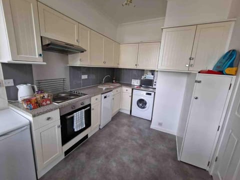 Two Bedroom Mansion House Apartment By AZ Luxury Stays Newmarket With Parking And WiFi Apartment in Forest Heath District