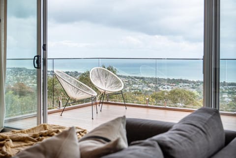 Natural landscape, View (from property/room), Balcony/Terrace, Living room, Seating area, Sea view