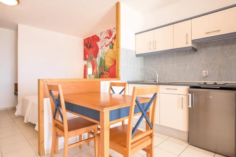 Dining area, kitchen