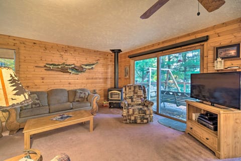 Cozy Hayward Cottage with Dock and Lakefront View Maison in Chief Lake