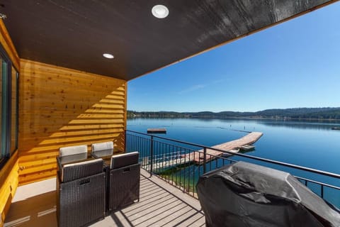Wonderful Triplex Unit With Spectacular Lake View! Casa in Franklin D Roosevelt Lake