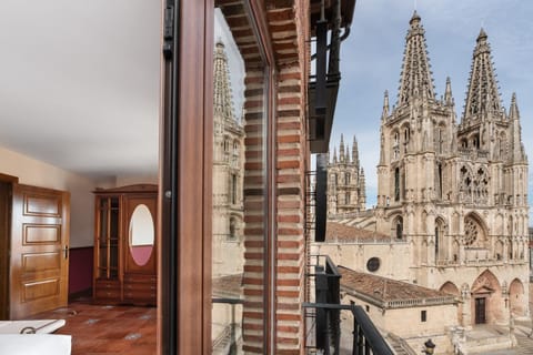 Balcony/Terrace, Landmark view, Street view