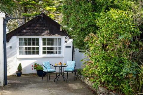 Property building, Patio, Garden, Garden view