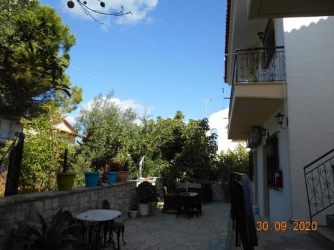 Melios Rooms Apartment in Messenia