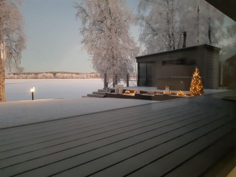 Villa by the river with beach sauna and jacuzzi Villa in Rovaniemi