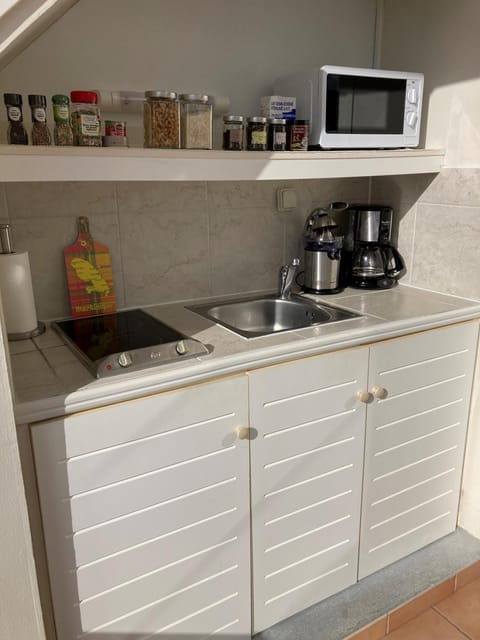 Coffee/tea facilities, Kitchen or kitchenette, Breakfast, minibar, stove