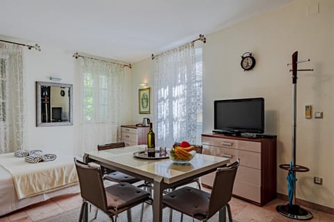 TV and multimedia, Seating area