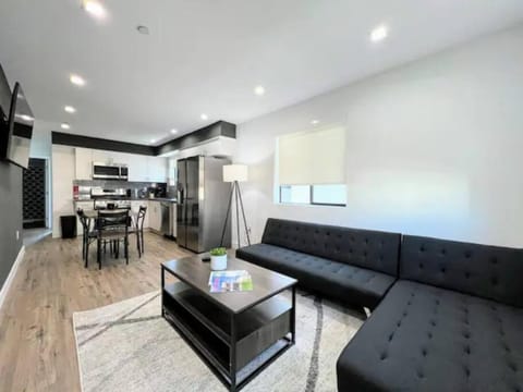 4BR Townhouse in KoreaTown House in West Hollywood