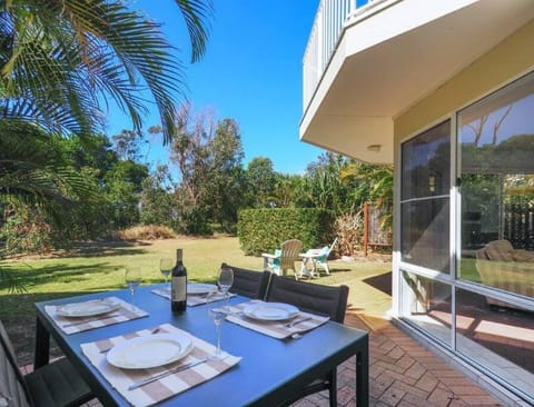 Beachfront Retreat - Ducted Air - Free Wifi House in Coffs Harbour